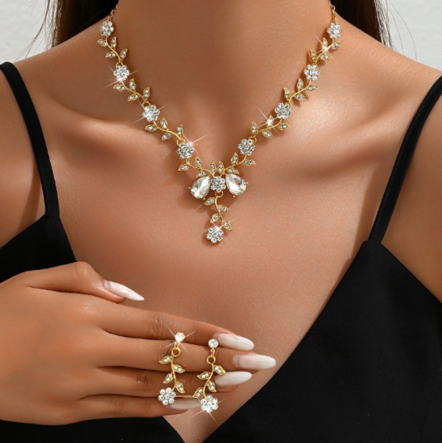 طقم انيق بطراز مختلف